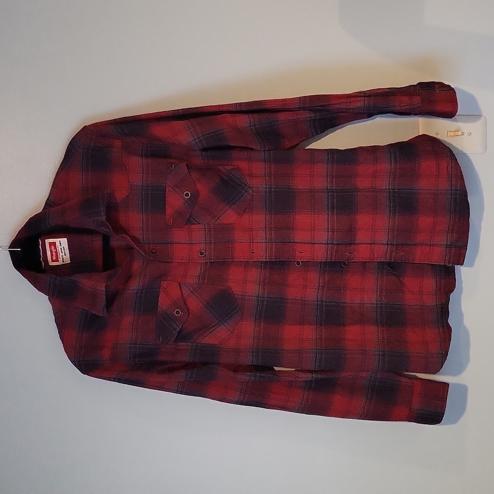 Men’s Red and Black Wrangler Flannel Shirt size m